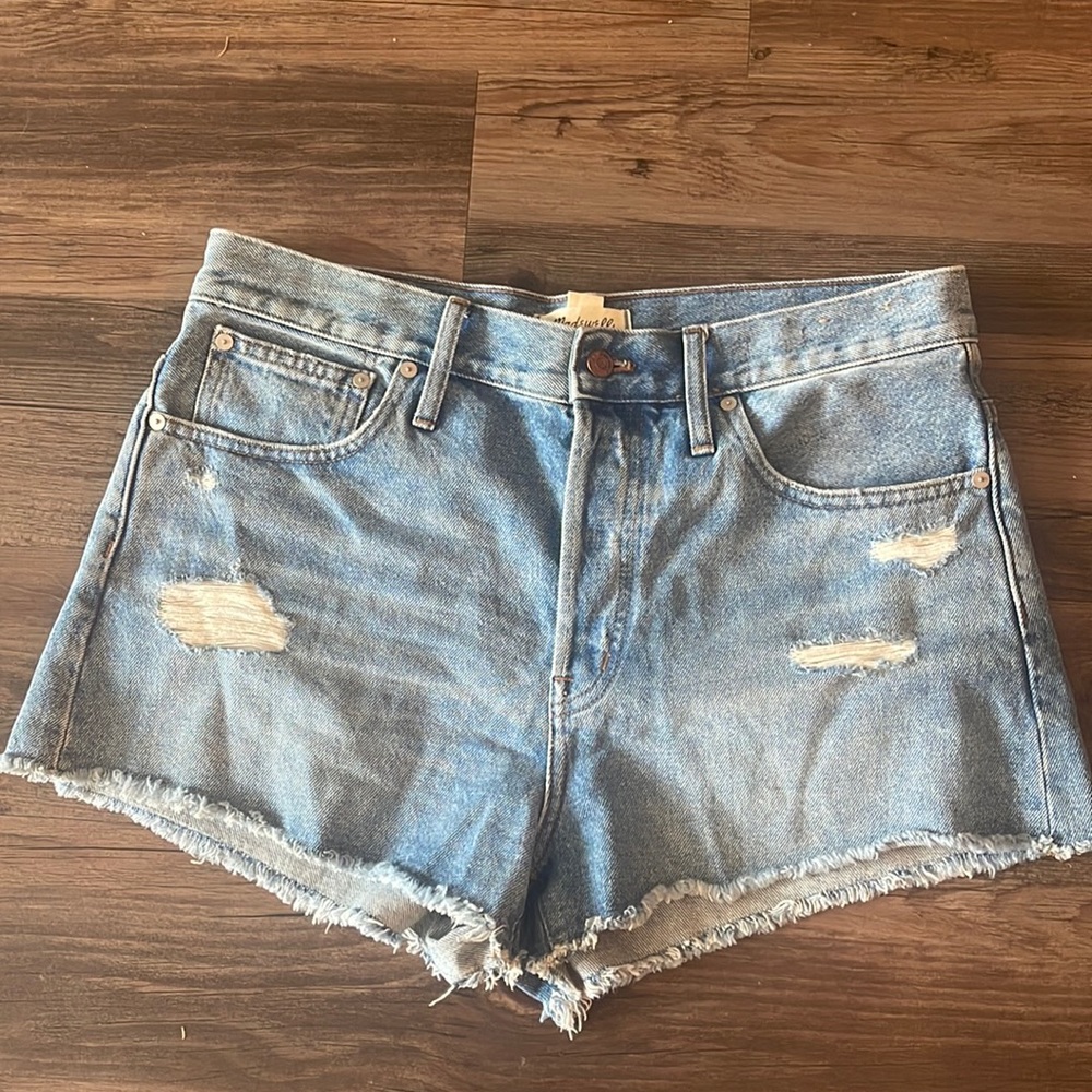 Madewell. Relaxed denim short. Light wash. Size 30.